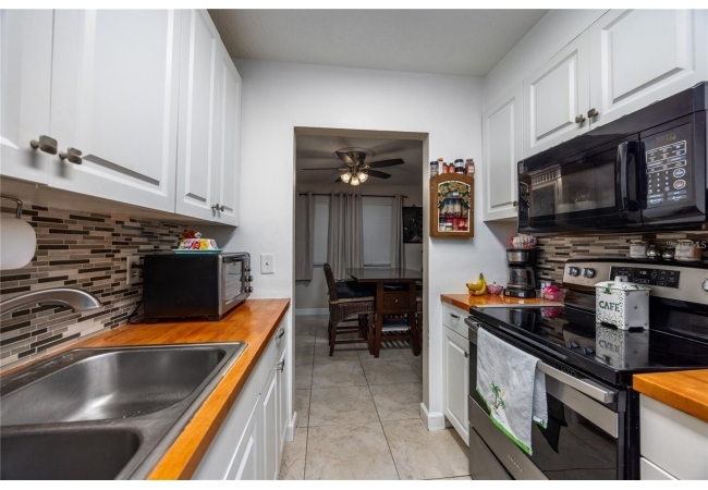 6519 W NEWBERRY RD #108 Condo photo 13