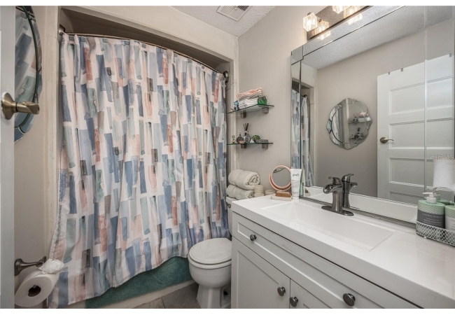 6519 W NEWBERRY RD #108 Condo photo 20