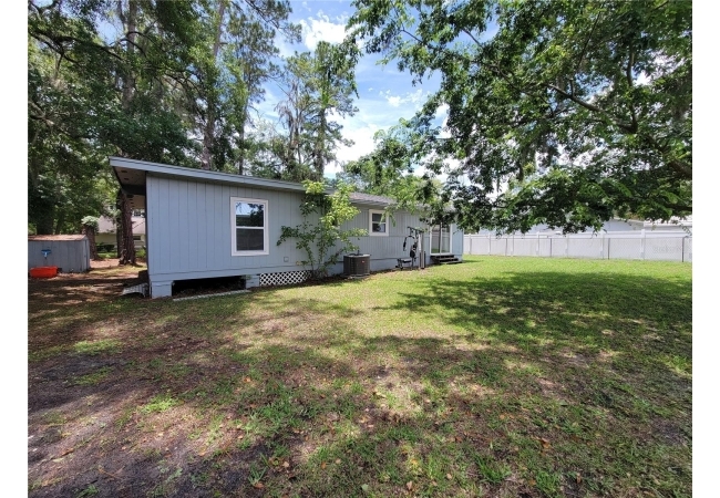 2524 NE 5TH PL House photo 20