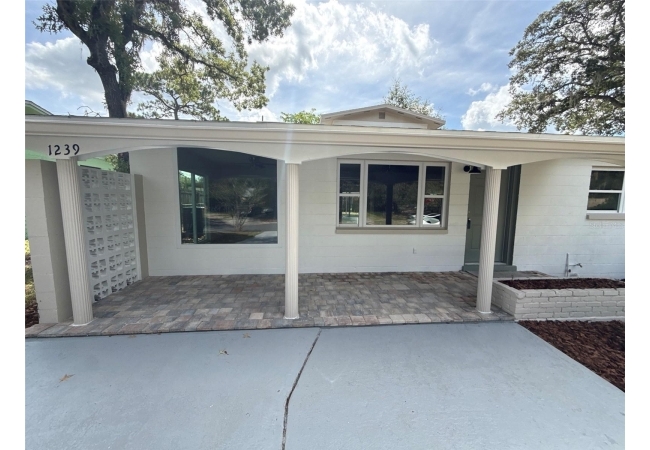 1239 SE 18TH TER House photo 3