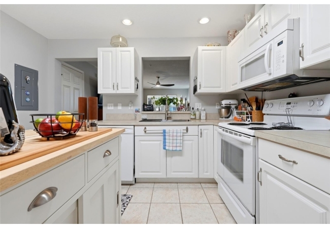 4611 SW 48TH WAY #108 Condo photo 6