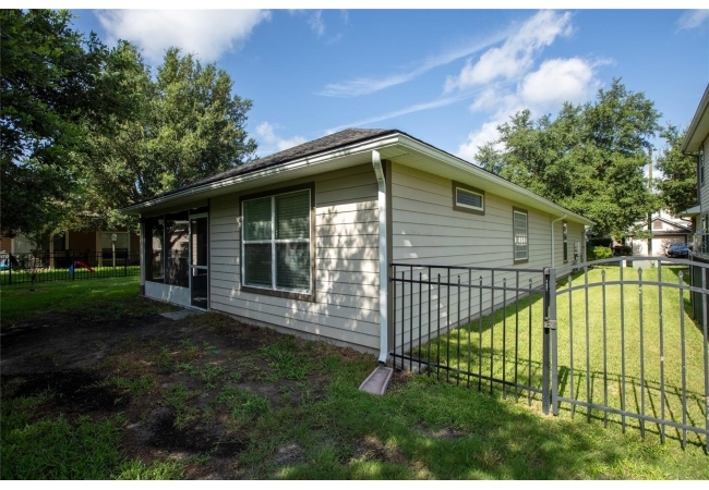8123 NW 51ST DR House photo 13