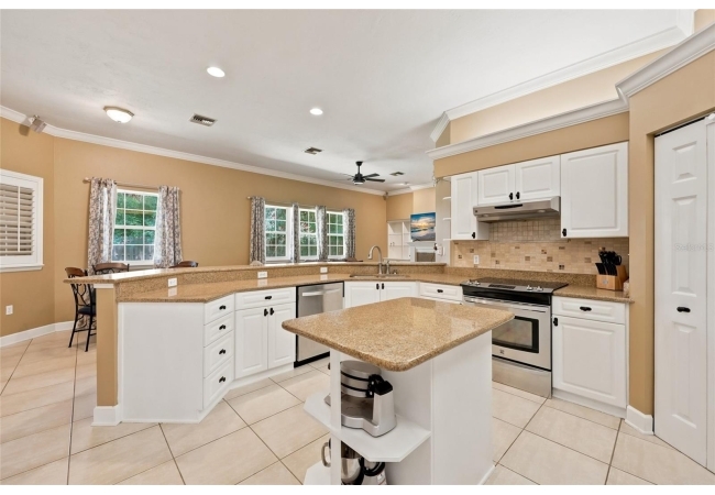 2015 NW 89TH DR House photo 10