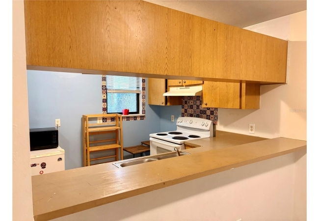 6907 SW 44TH AVE Condo photo 9