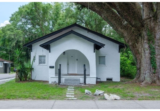 901 NW 3RD AVE House photo 1