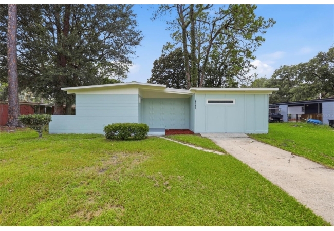 2832 NE 11TH TER House photo 1