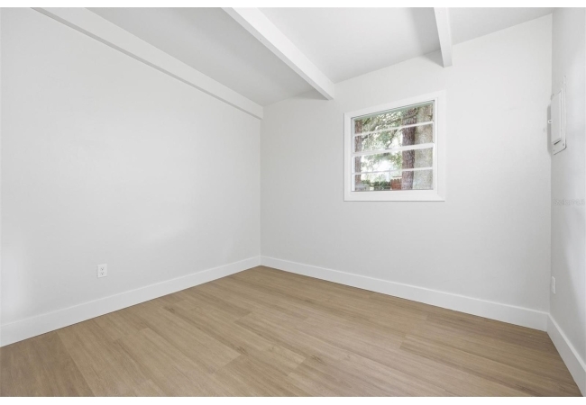 2832 NE 11TH TER House photo 17
