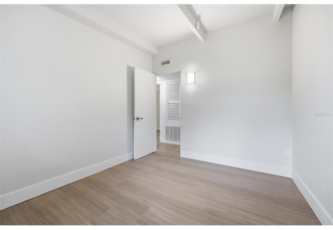 2832 NE 11TH TER House photo 22