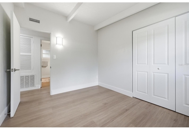 2832 NE 11TH TER House photo 23