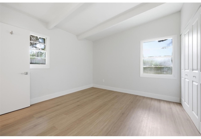 2832 NE 11TH TER House photo 35