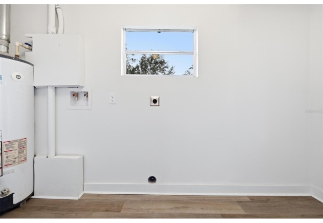 2832 NE 11TH TER House photo 40