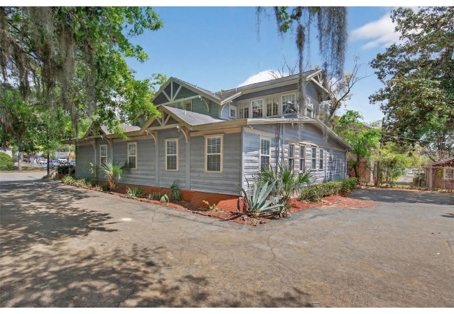 1013 SW 2ND AVE House photo 3