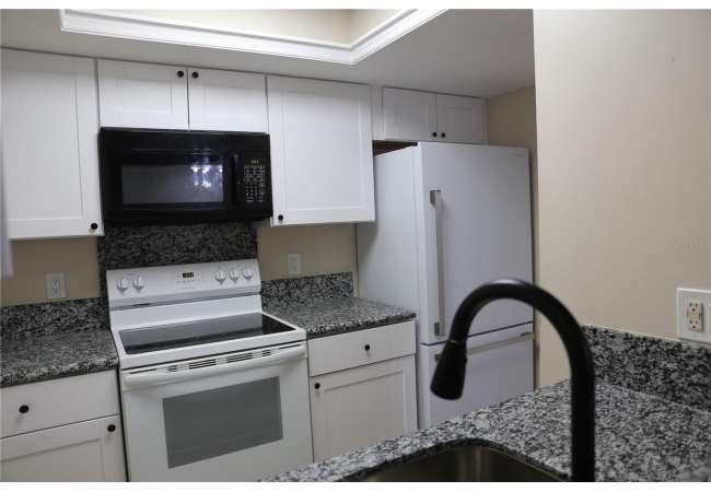 5831 SW 9TH PL Condo photo 4