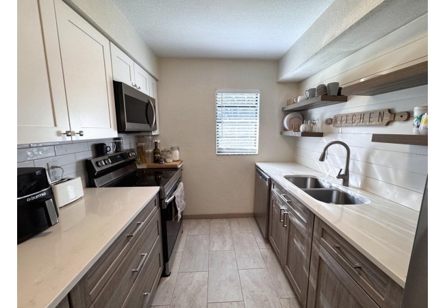 3414 NW 21ST DR #E4 Condo photo 4