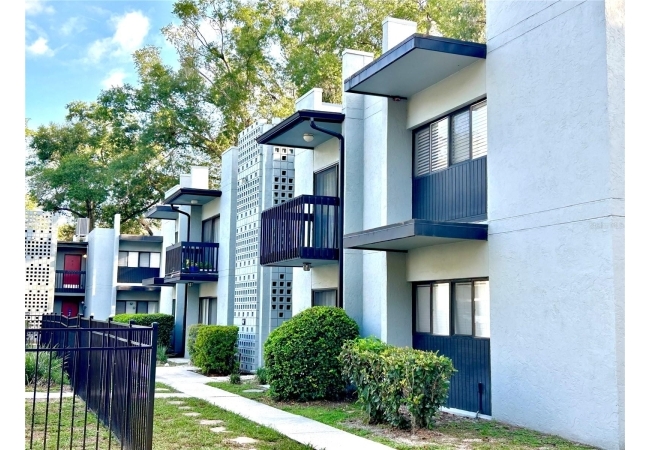 407 NW 39TH RD #407C Condo photo 1