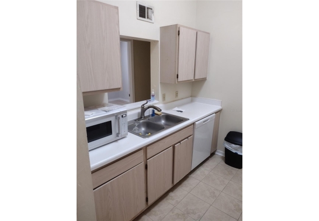 2360 SW ARCHER RD #510 Condo photo 6
