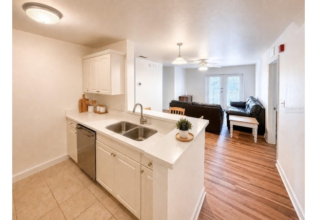 835 SW 9TH ST #210 Condo photo 4