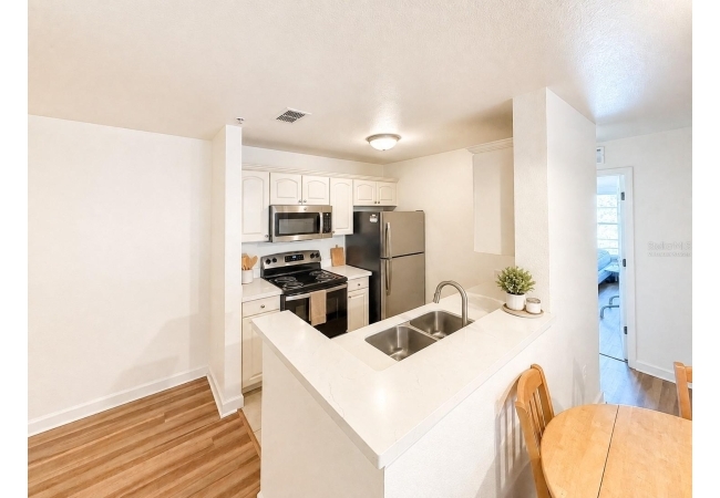 835 SW 9TH ST #210 Condo photo 6