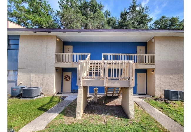 2811 SW ARCHER RD #Z242 Condo photo 1
