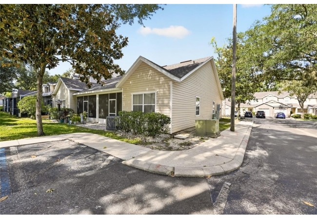 4700 SW ARCHER RD #127 Condo photo 3