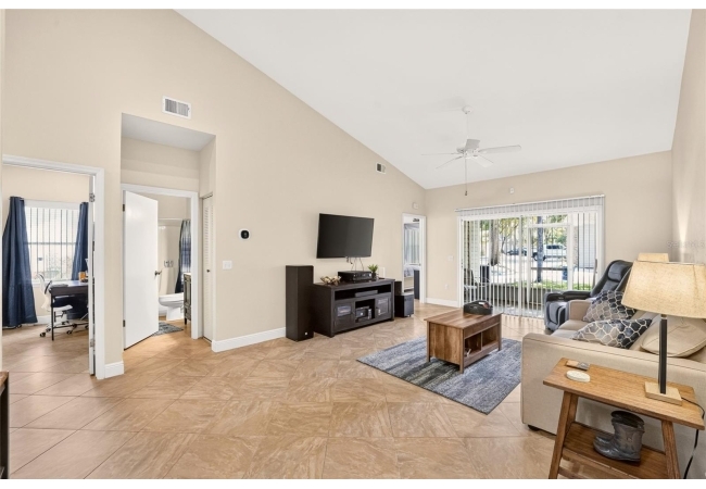 4700 SW ARCHER RD #127 Condo photo 13