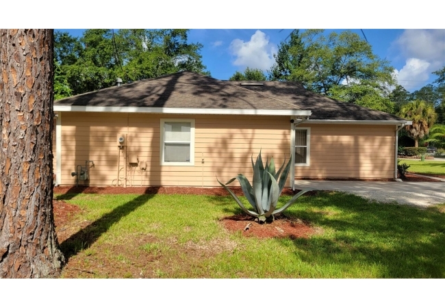 1517 NE 40TH PL House photo 15
