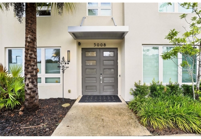 5008 SW 34TH PL Condo photo 1