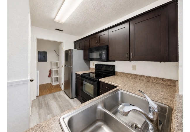 3705 SW 27TH ST #921 Condo photo 8