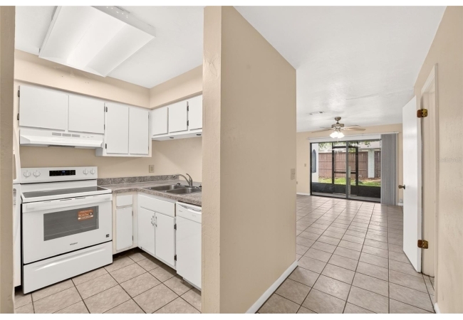 2635 SW 35TH PL #1506 Condo photo 6