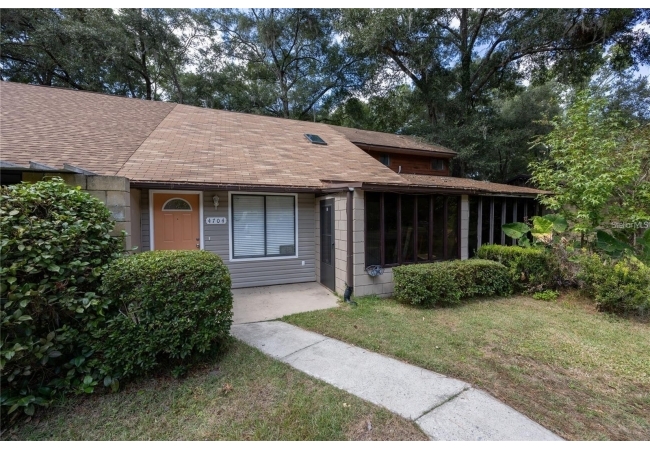 4704 SW 67TH TER Condo photo 11