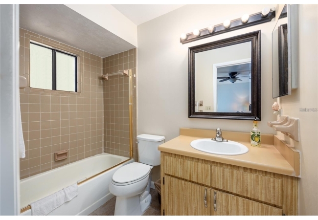 4704 SW 67TH TER Condo photo 17