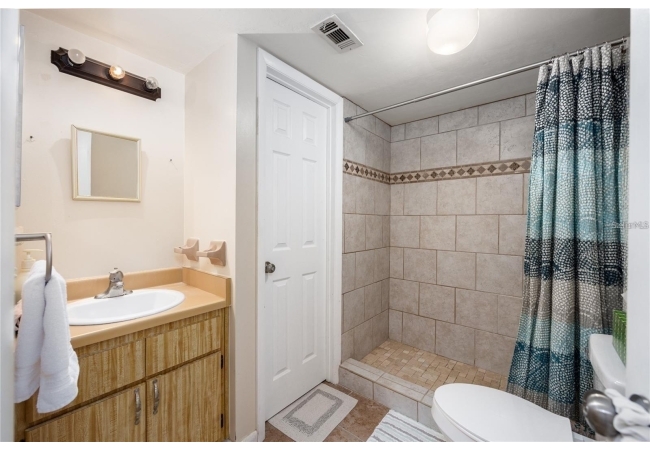 4704 SW 67TH TER Condo photo 19