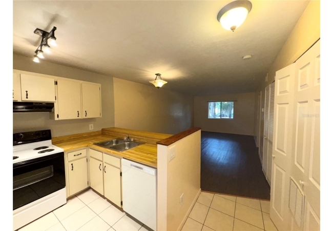109 SE 16TH AVE #Q101 Condo photo 2