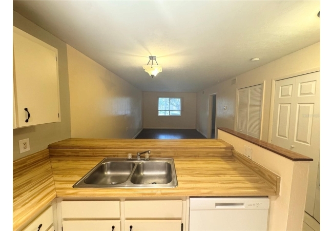 109 SE 16TH AVE #Q101 Condo photo 4