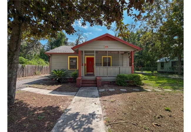 205 NE 9TH ST House photo 2