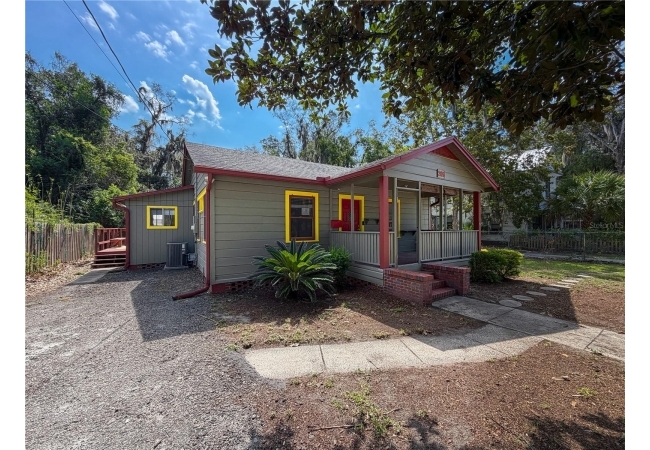 205 NE 9TH ST House photo 6