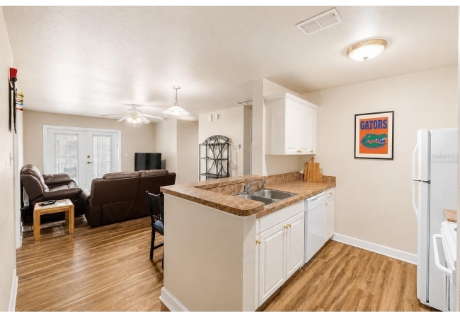 835 SW 9TH ST #109 Condo photo 4