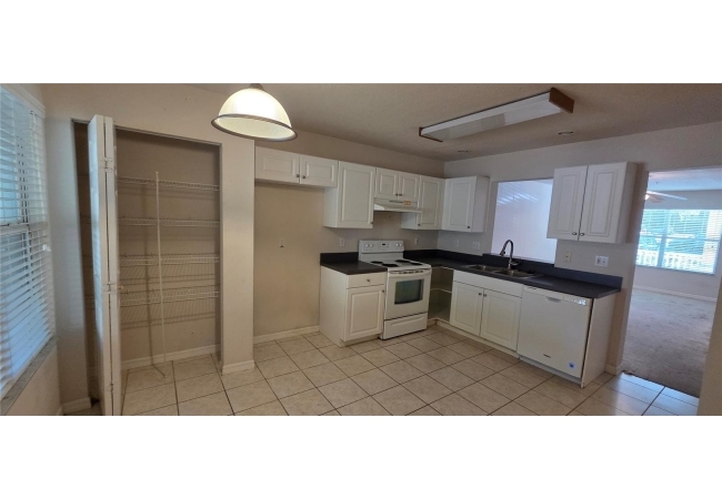 4618 SW 48TH WAY #112 Condo photo 8