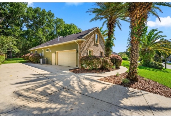 7560 WHITE OAKS RD House photo 2