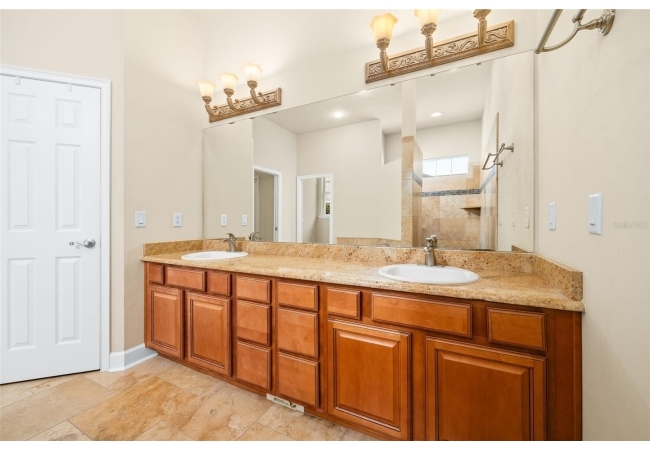 7560 WHITE OAKS RD House photo 16