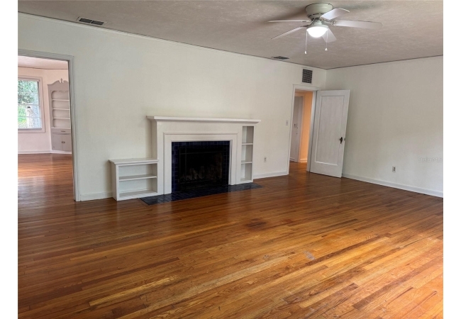 2207 NW 2ND AVE House photo 9