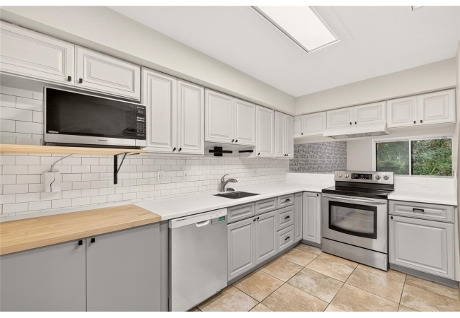 4411 BLACK FOREST WAY Condo photo 3