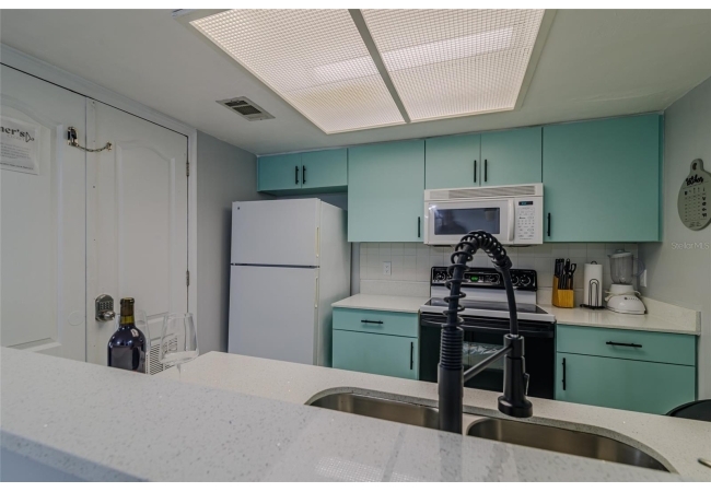 7200 SW 8TH AVE #E27 Condo photo 9