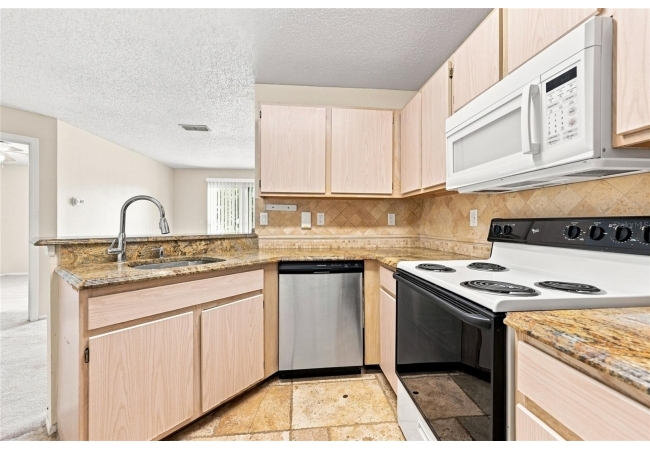 3705 SW 27TH ST #1012 Condo photo 5