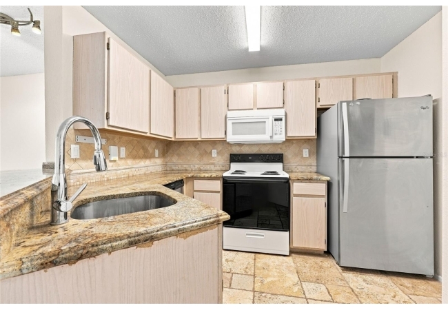 3705 SW 27TH ST #1012 Condo photo 6