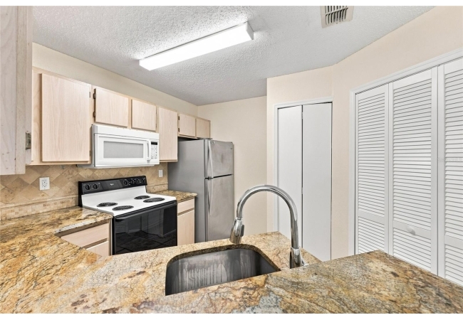 3705 SW 27TH ST #1012 Condo photo 7