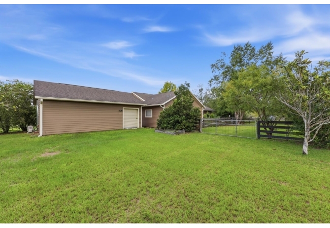25263 NW 140TH LN House photo 12