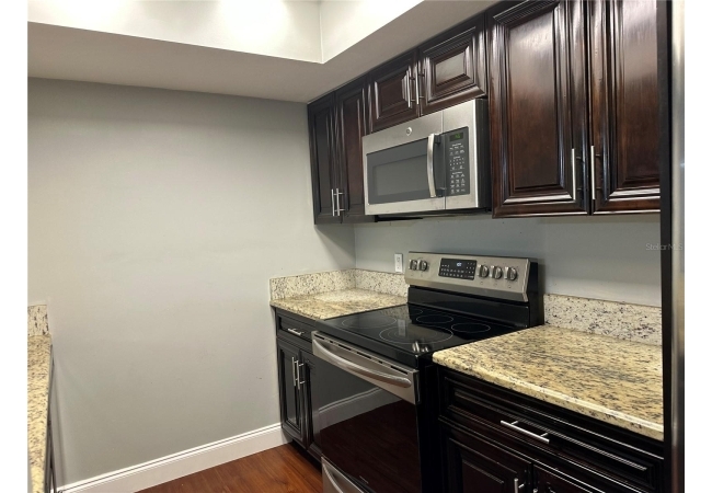 823 SW 58TH TER Condo photo 3