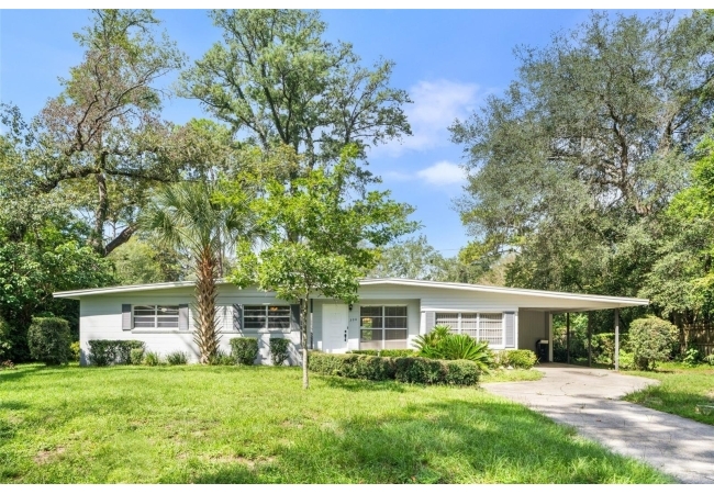 300 NW 34TH DR House photo 1