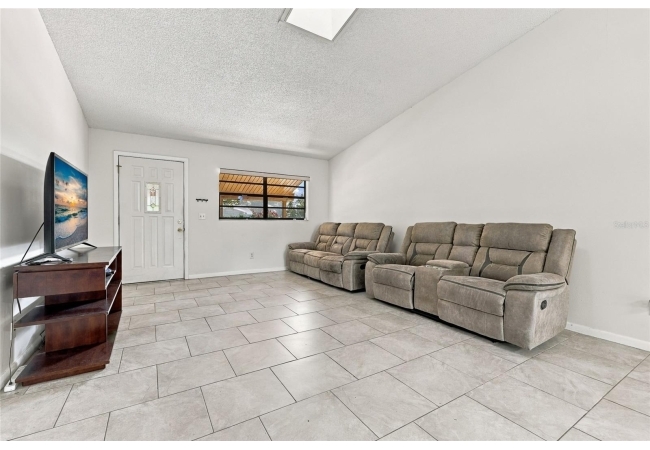 1310 SW 76TH DR House photo 7